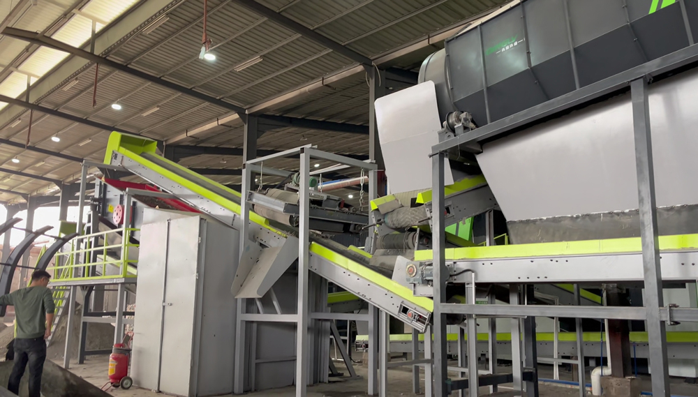 Construction waste sorting and processing equipment